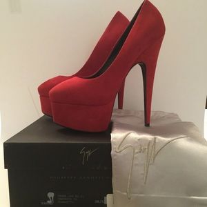 Giuseppe Zanotti Debra Suede Platform Pumps